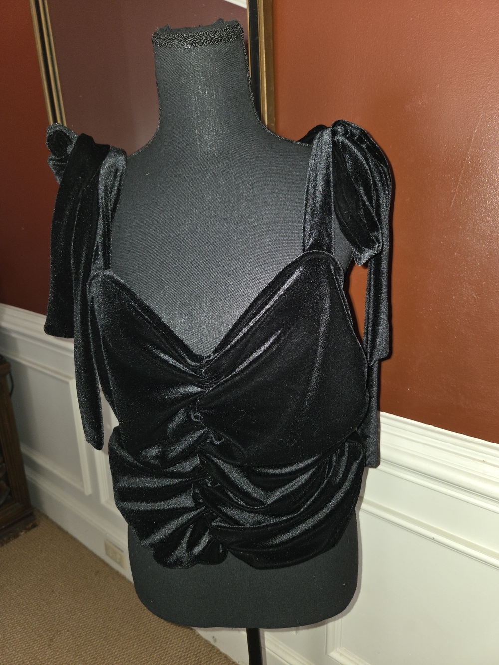 Express Black Velvet Tie-Shoulder Ruched Top. Adjustible Tie At Shoulders ❤️